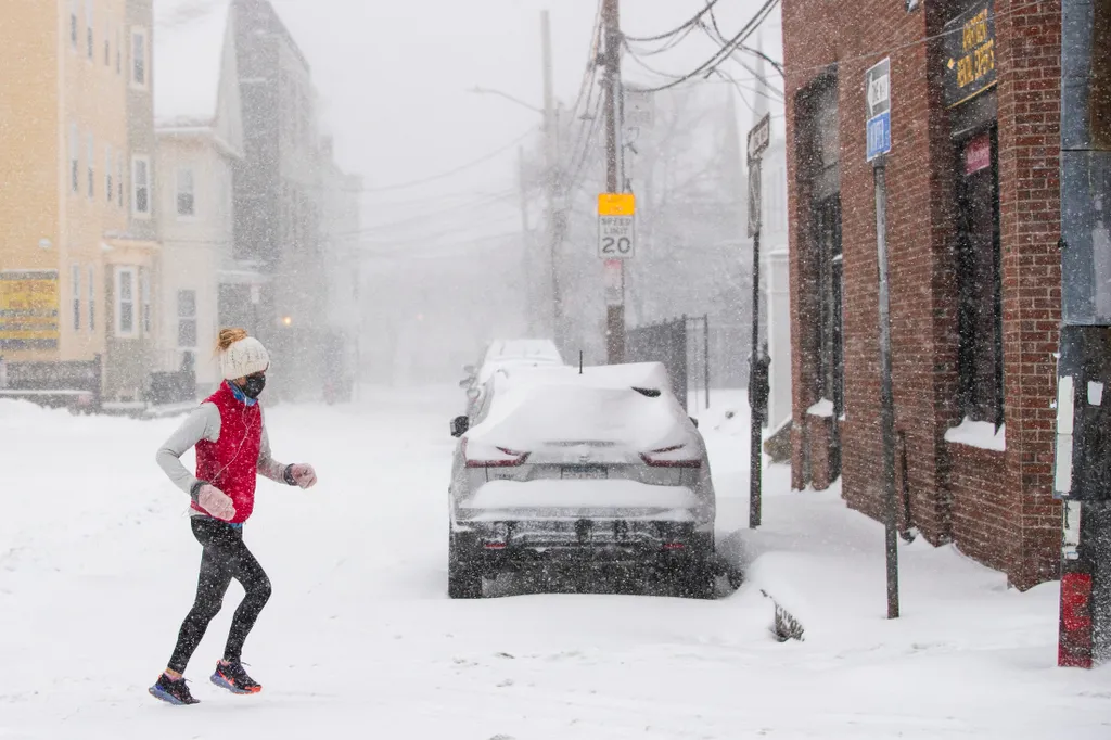 hóvihar az Egyesült Államokban 2022.01.29. Boston Area Hit With Major Blizzard GettyImageRank3 Color Image weather Horizontal 
