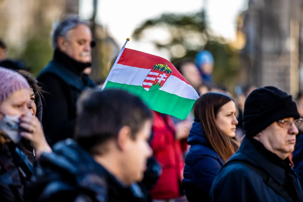 Ünnepélyes zászlófelvonás a Kossuth téren
Október 23. 