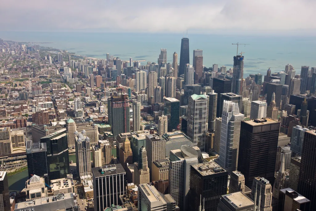 A legzsúfoltabb városok - galéria skyline and Lake Michigan, looking North, Chicago, Illinois, United States of America, North America chicago cityscape color image day highrise illinois lake michigan looking north modern nobody outdoors photography skyli