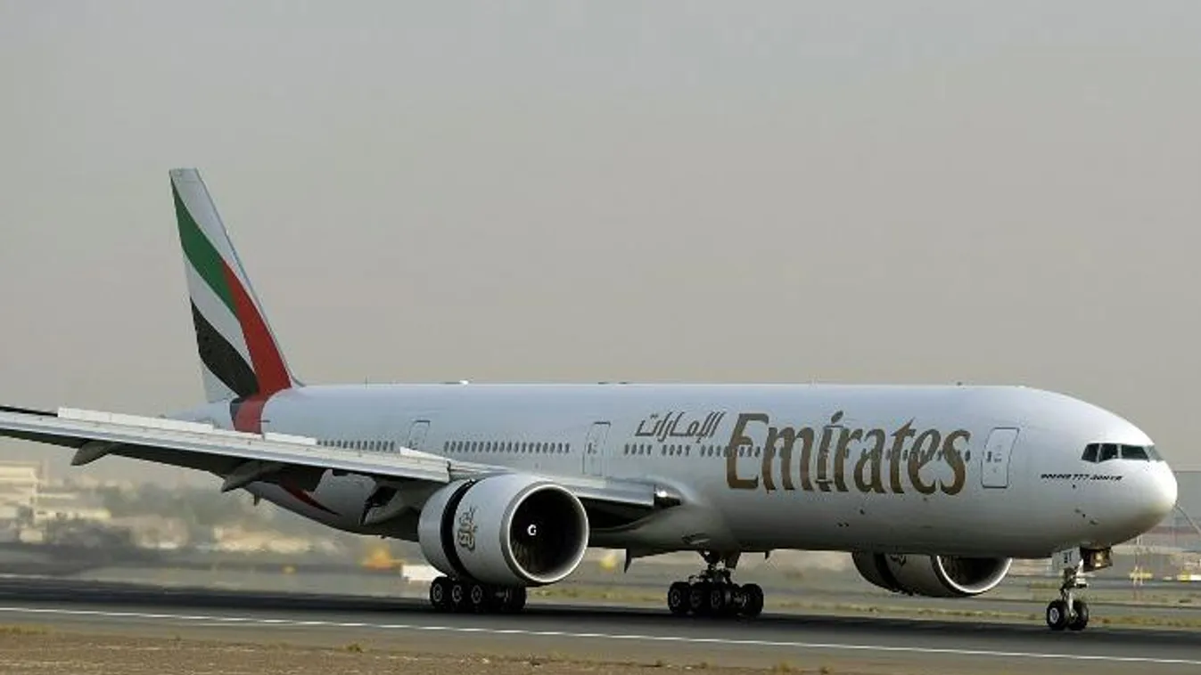 Emirates Boeing 777-300ER, Dubaj repülőtér 