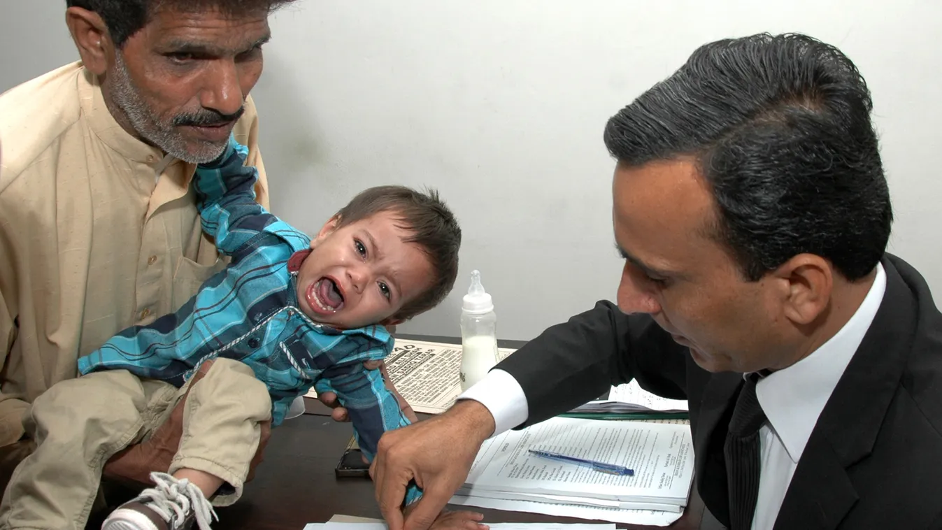 9 hónapos kisfiút gyanúsítanak terror cselekedettel Pakisztánban 