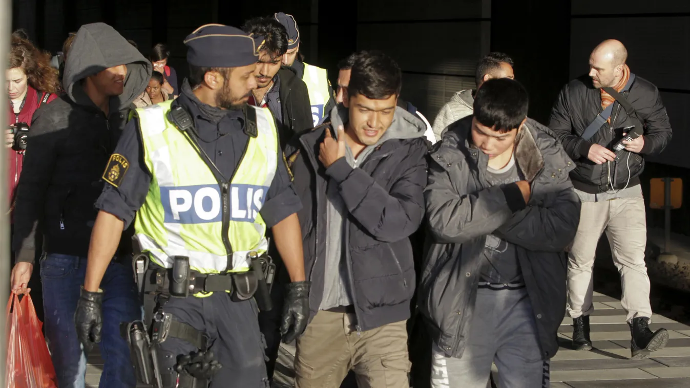 Svédország, rendőrök, menekültek, migránsok 