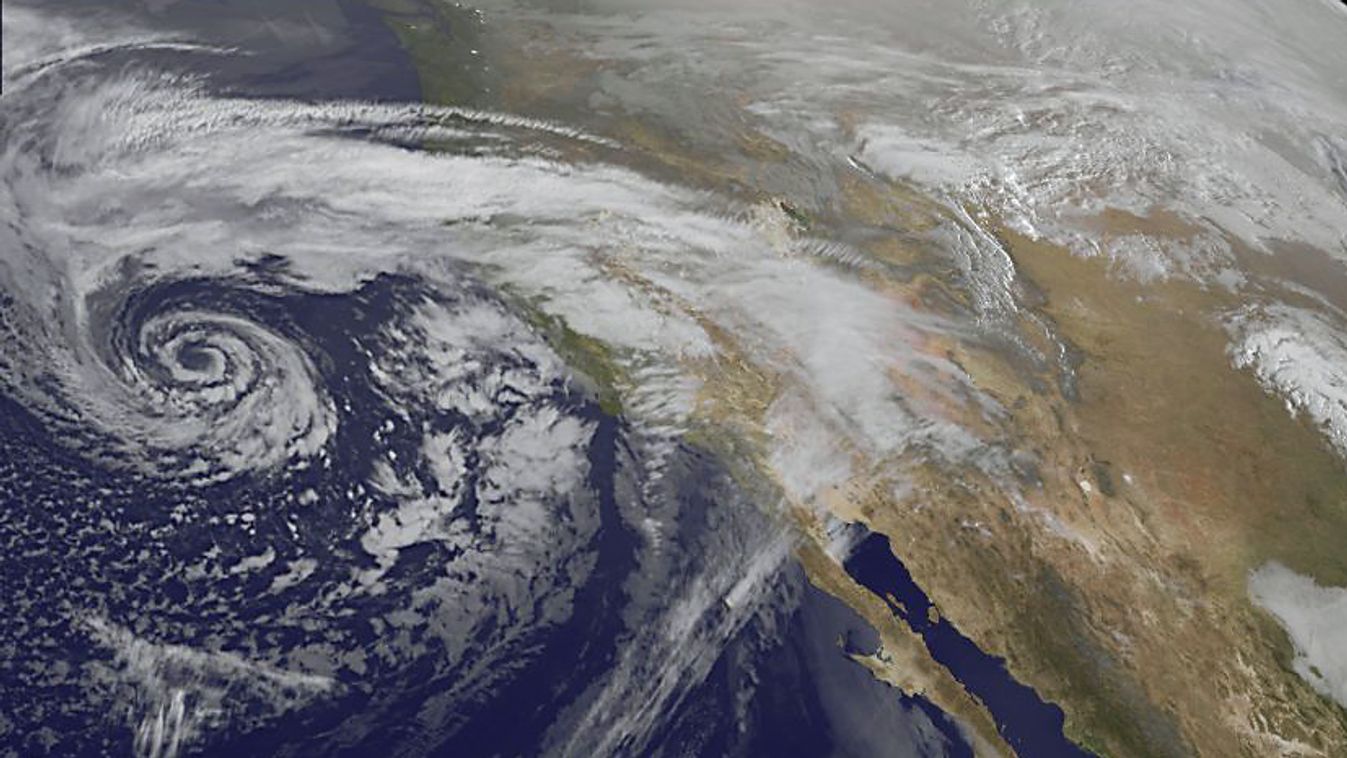 NASA, műholdkép, Kalifornia felé közeledő mérsékelt övi ciklon 
