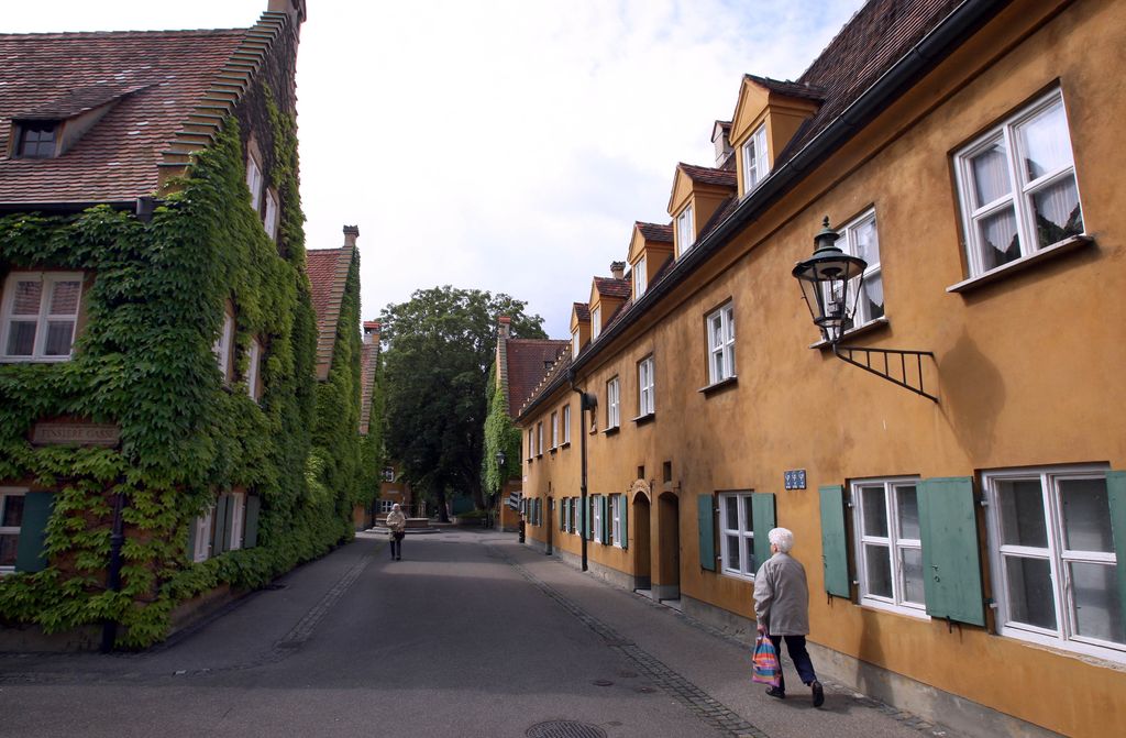 Augsburg's social housing settlement 'Fuggerei' ARCHITECTURE POVERTY SOI Social-Issues Welfare alley exterior group HISTORY neighborhood HORIZONTAL 