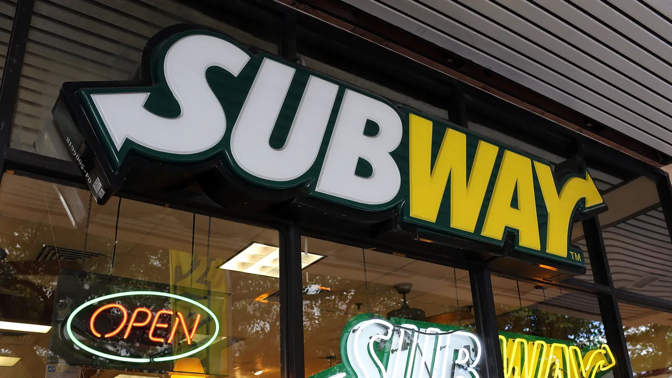 Subway Settles Not-Really Foot Long Sandwich Litigation GettyImageRank2 Serving Settlement Announcement FOOD Business FINANCE HORIZONTAL USA RESTAURANT Florida - US State Miami Customer LAW SANDWICH Deceptive Marketing Busy Blocked Terms Photography less 