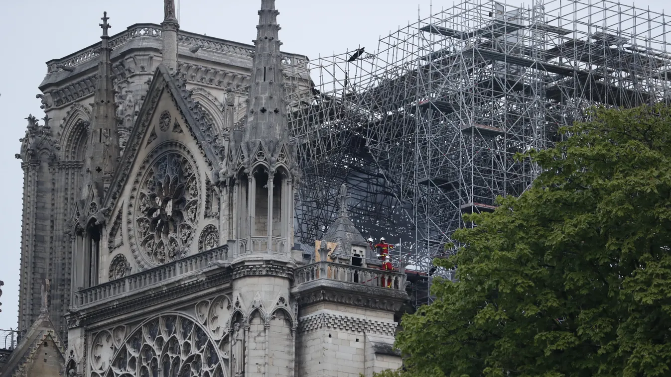 Tűz,  Notre Dame, Franciaország, 2019.04.16. 