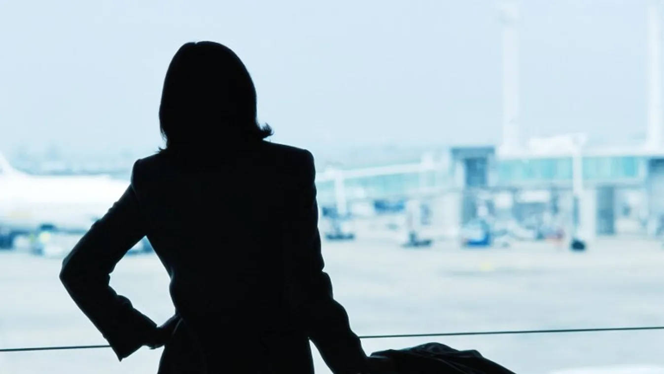 executive BUSINESSWOMAN working woman WOMAN business work business trip SHADOW SILHOUETTE waiting hand on hip traveling arms akimbo one person northern european ethnicity appointment PLANE AIRPORT indoors day working THREE QUARTER LENGTH BACKLIT color ADU