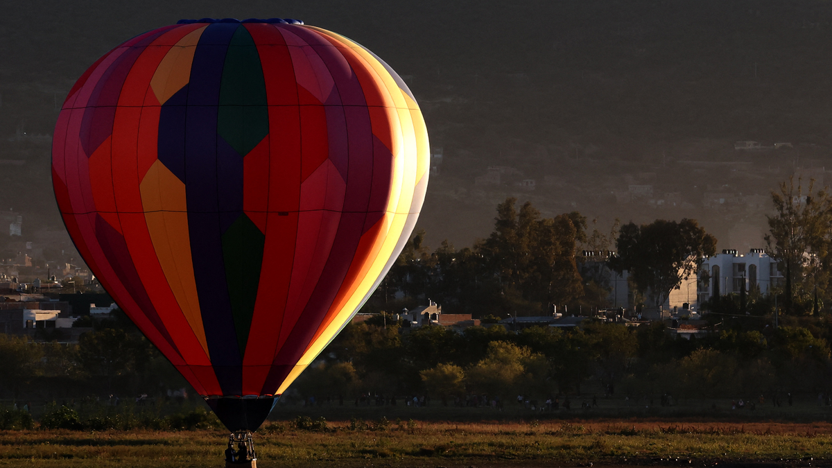 Kizuhant egy hőlégballonból és meghalt egy férfi Ausztráliában