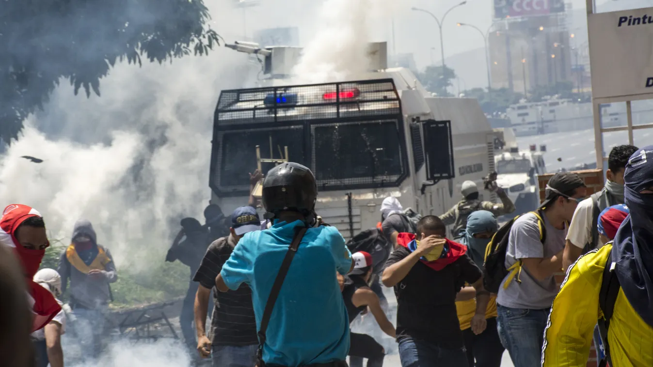 Venezuela: Massive opposition protest continues in Caracas 