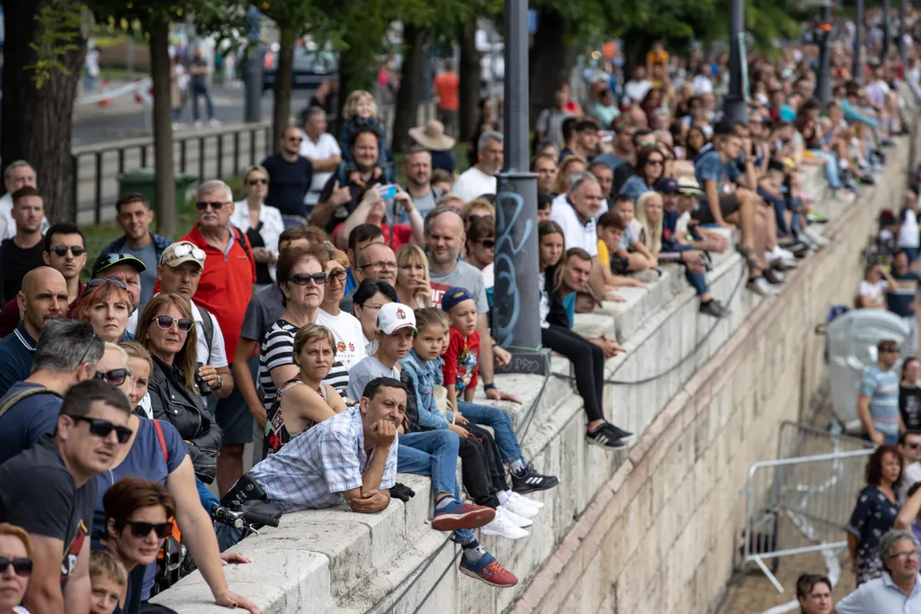 Augusztus 20., államalapítás, ünnep, Szent István nap, eseménysorozat, Budapest, 2021.08.20., légiparádé, Légiparádé a duna felett 