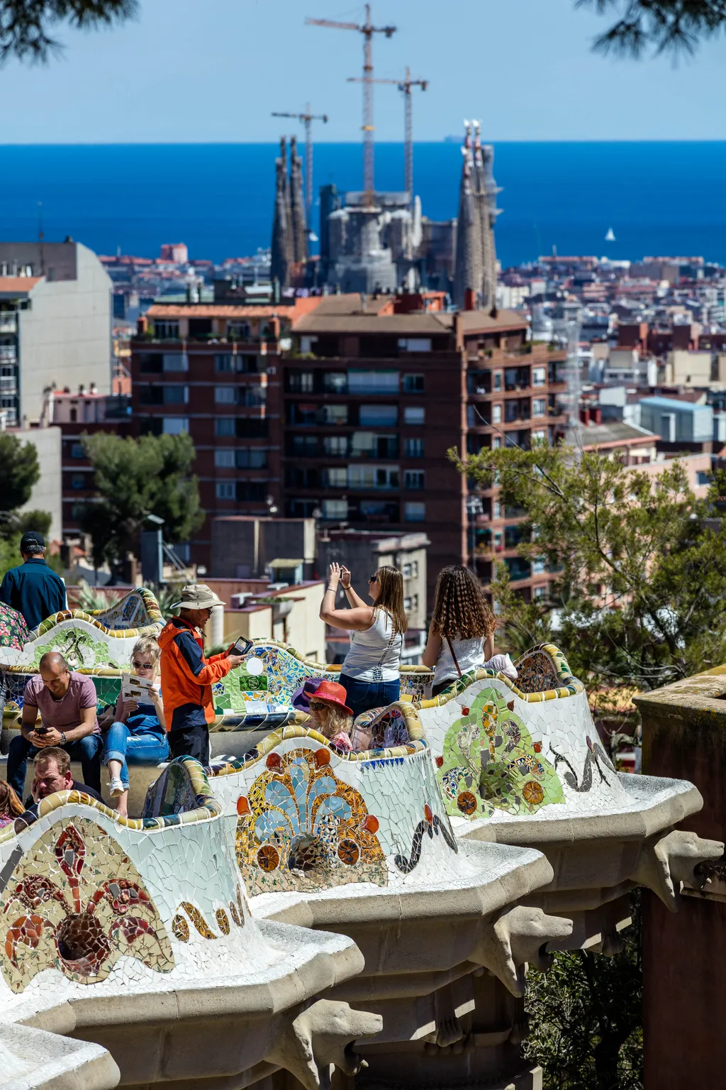 Gaudí Güell park Barcelona Spanyolország  ANTONI GAUDI EU SAGRADA FAMILIA GRUES GÜELL Vertical TOURISM TOUR 