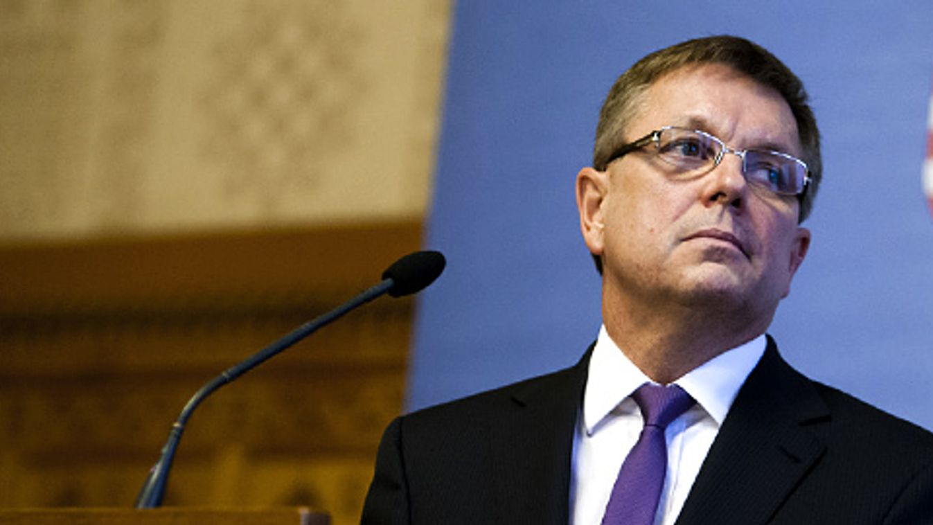 Standard and Poors', újabb leminősítés, Matolcsy György nemzetgazdasági miniszter, nyomás alatt a kormány