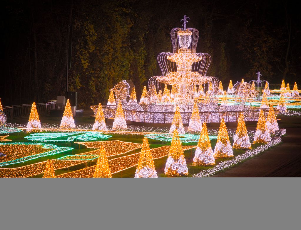 Látványos fényinstallációk a varsói Royal Garden területén, Varsó, Lengyelország, fény, kiállítás 