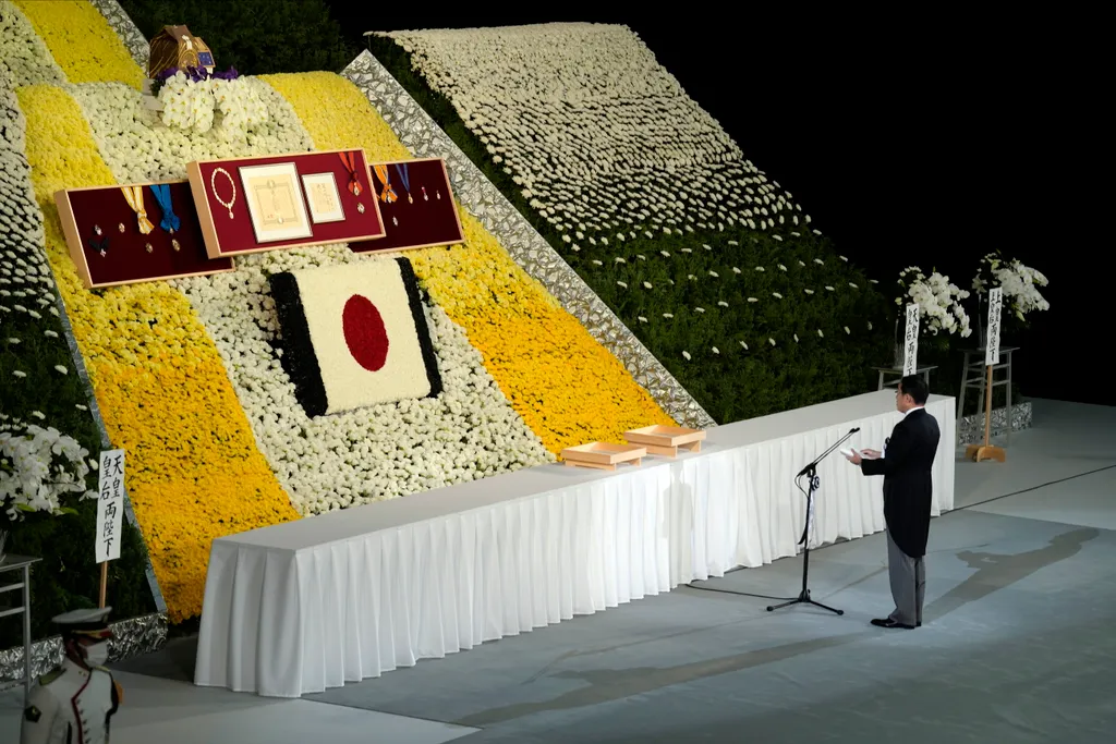 ABE, Sindzó; KISIDA, Fumio, ABE, Sindzó, temetés, tokió, politikus, merénylet, lelőtték, 2022. 09. 27., Nippon Budokan sportcsarnok 