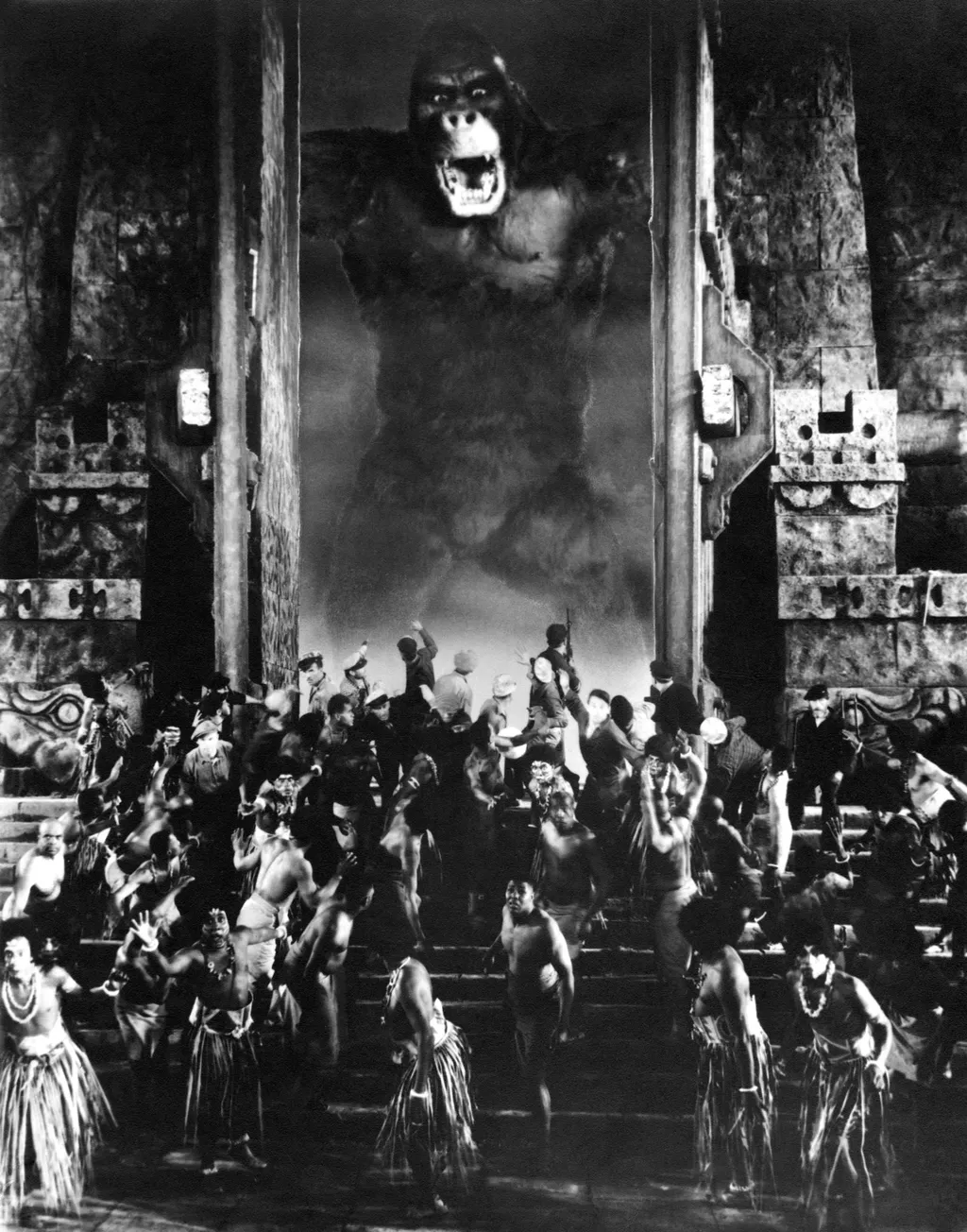 King Kong Cinema fear panic catastrophe ape rage Vertical VILLAGE CROWD GORILLA 