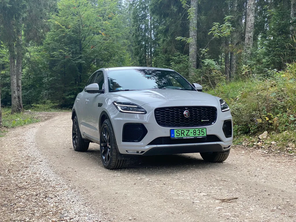 Jaguar E-Pace P300e PHEV teszt 