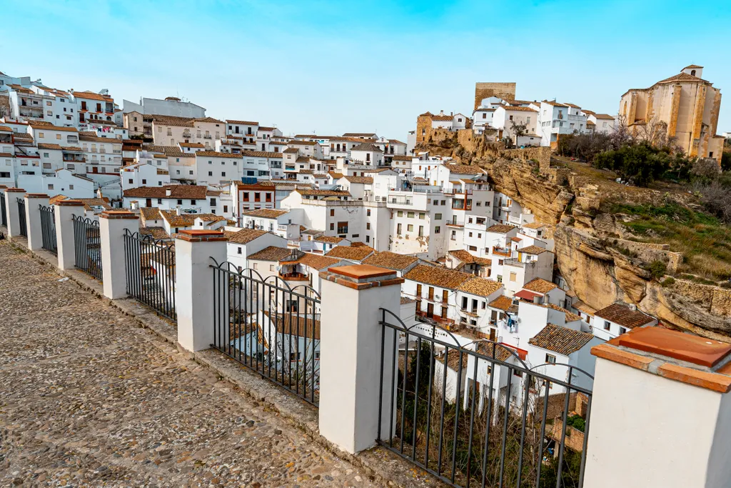 Setenil de Las Bodegas sziklába épült spanyol város 