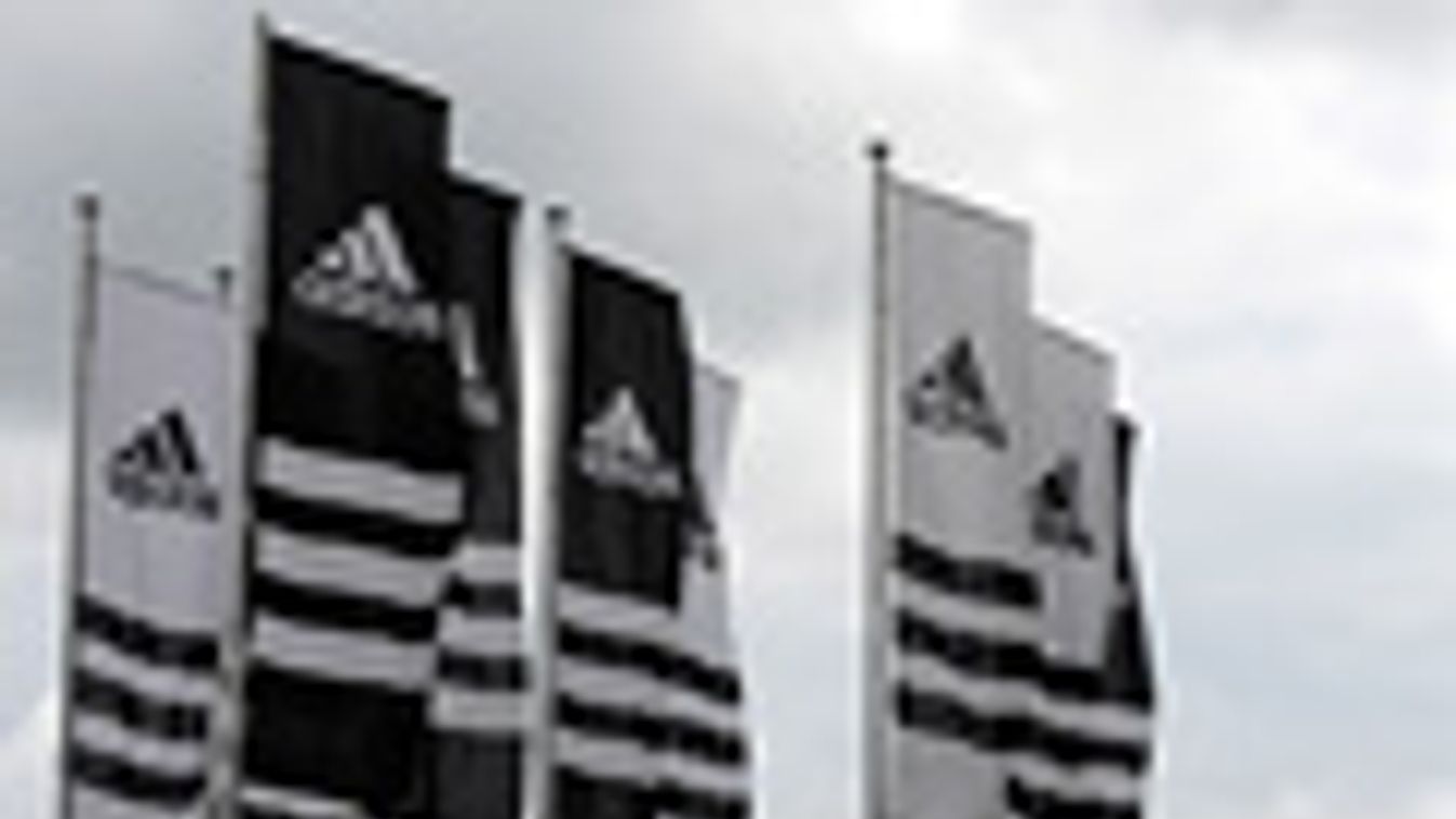 Adidas lobogók, Herzogenaurachban a cég központjában 