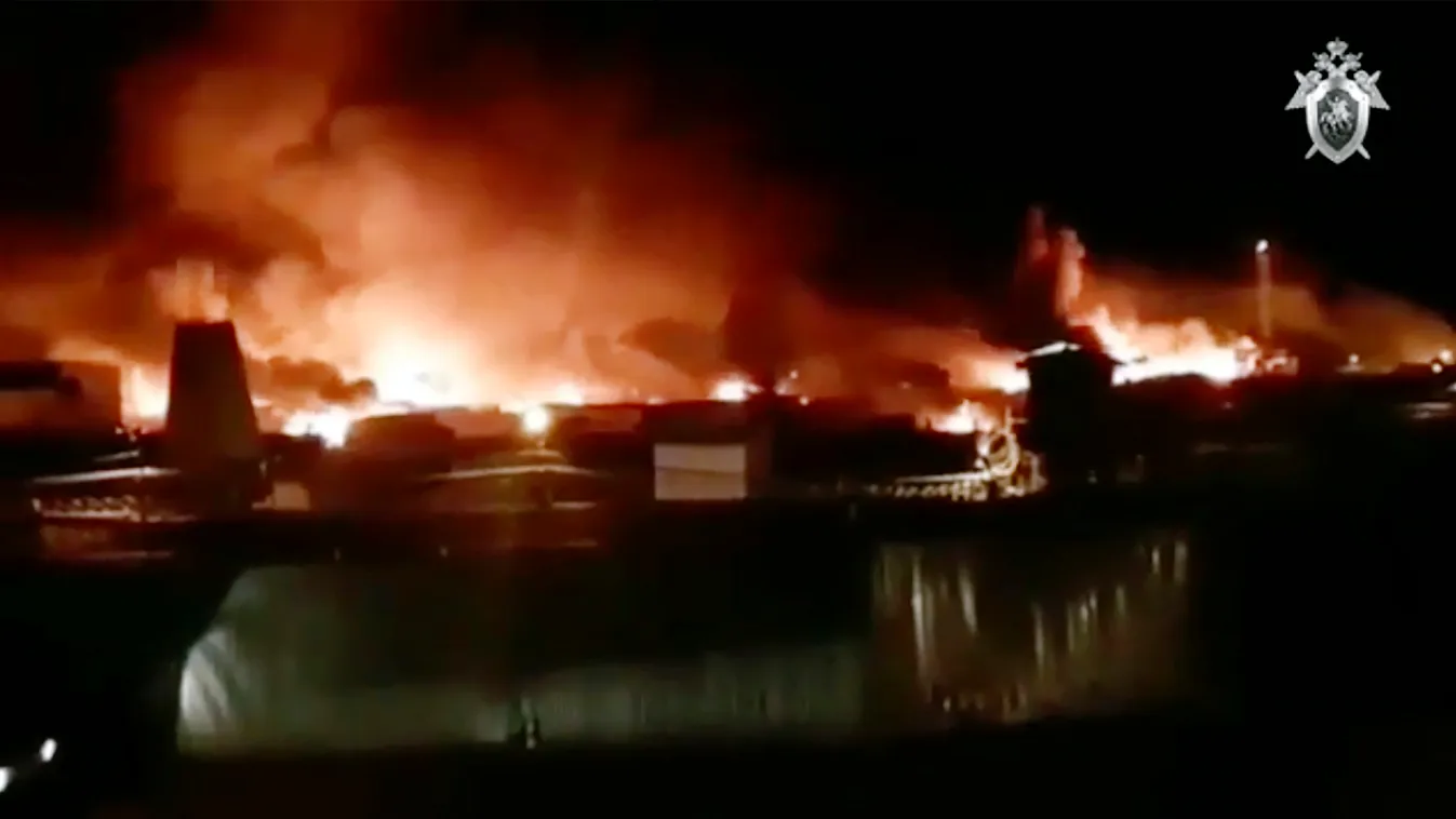 Arganszk, 2020. április 10.
Az @incident.38 Instagram-oldalon közzétett videóról készített képen tűz van a szibériai Irkutsz megyei Arganszkban lévő börtöntáborban 2020. április 10-én, miután fellázadtak a rabok és összecsaptak az őrökkel.
MTI/AP/Az @inci