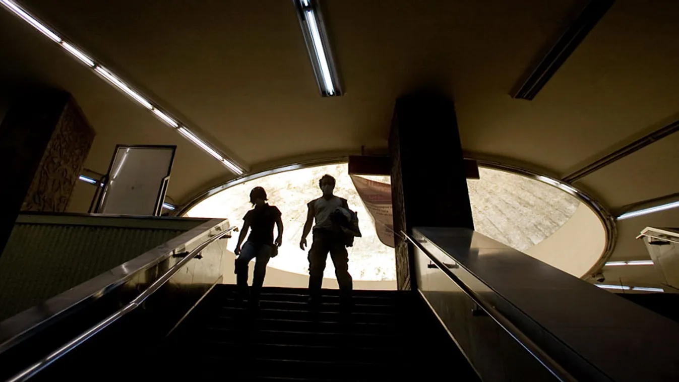 Mexikóvárosi metró, Insurgentes állomás bejárata a 2009-es sertésinfluenza-járvány idején