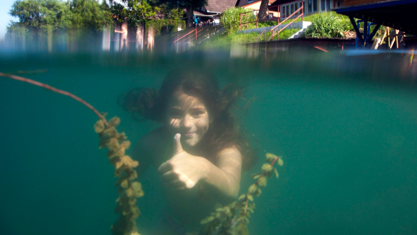 bányató  kánikula kislány SZEMÉLY TÁJ tó vízalatti felvétel bányató  Gyékényes, 