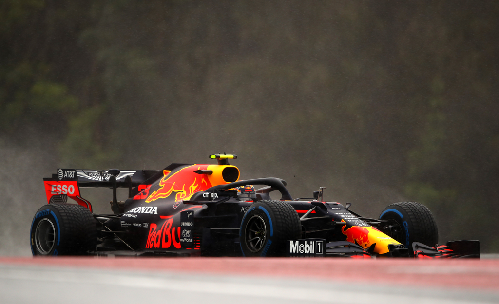 Forma-1, Alexander Albon, Red Bull Racing, Stájer Nagydíj, eső 
