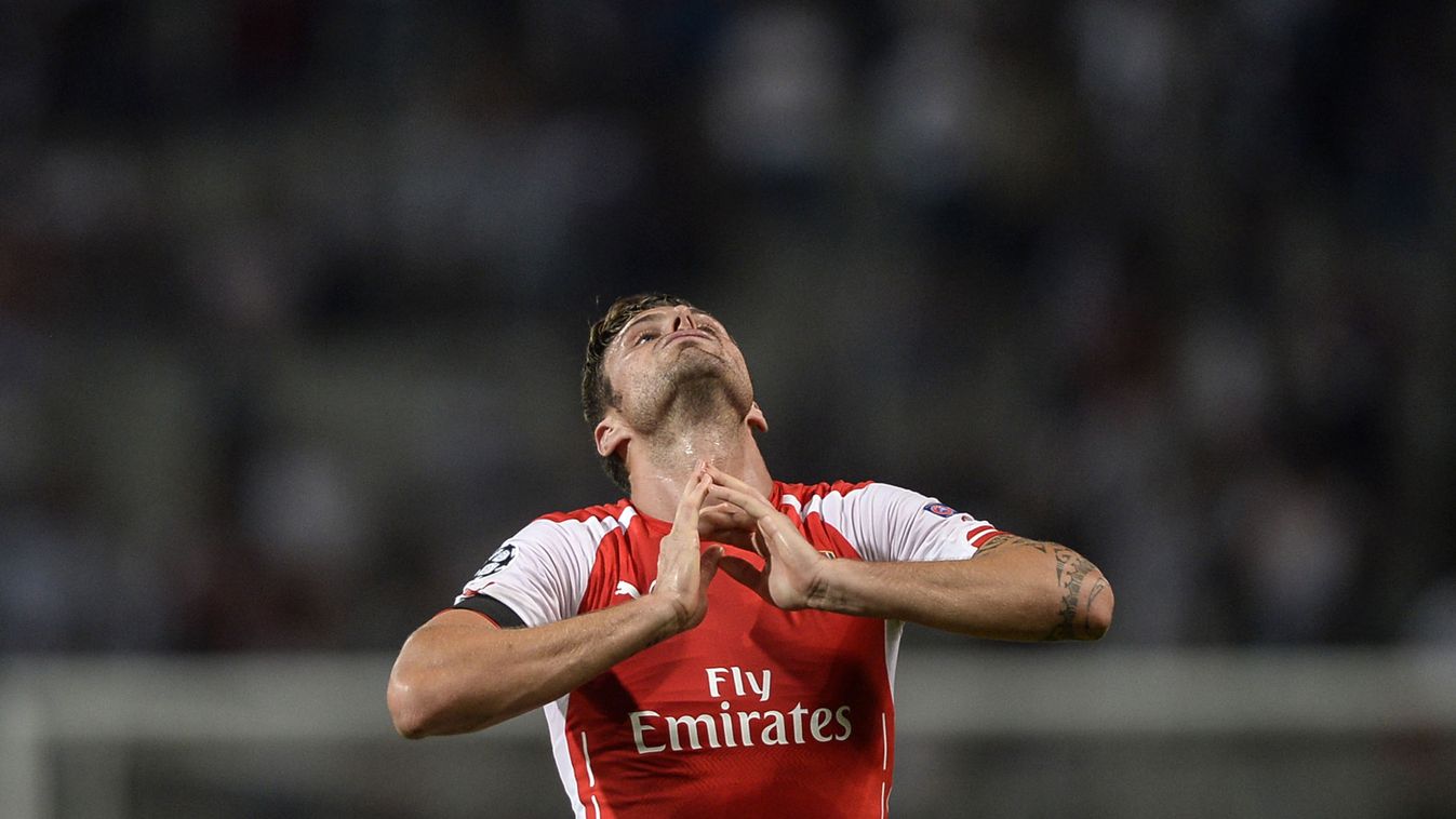 Arsenal's Olivier Giroud gestures during the UEFA Champions League play-off first leg football match Besiktas vs Arsenal at the Ataturk Olympic Stadium in Istanbul, on August 19, 2014. AFP PHOTO/BULENT KILIC 