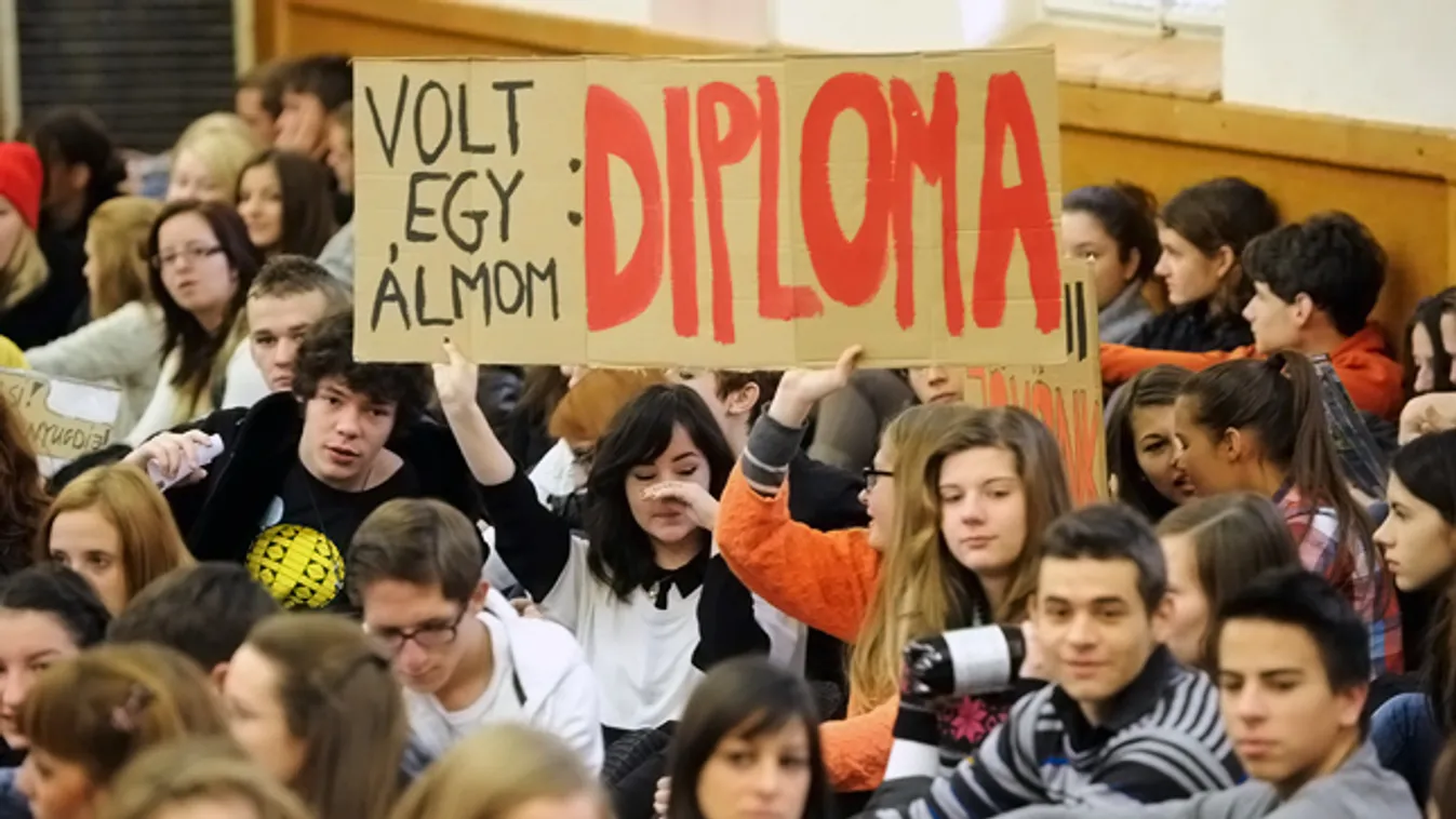 Ülősztrájk a pécsi Leőwey gimnáziumban, közoktatás, tiltakozás a kormány oktatáspolitikája ellen