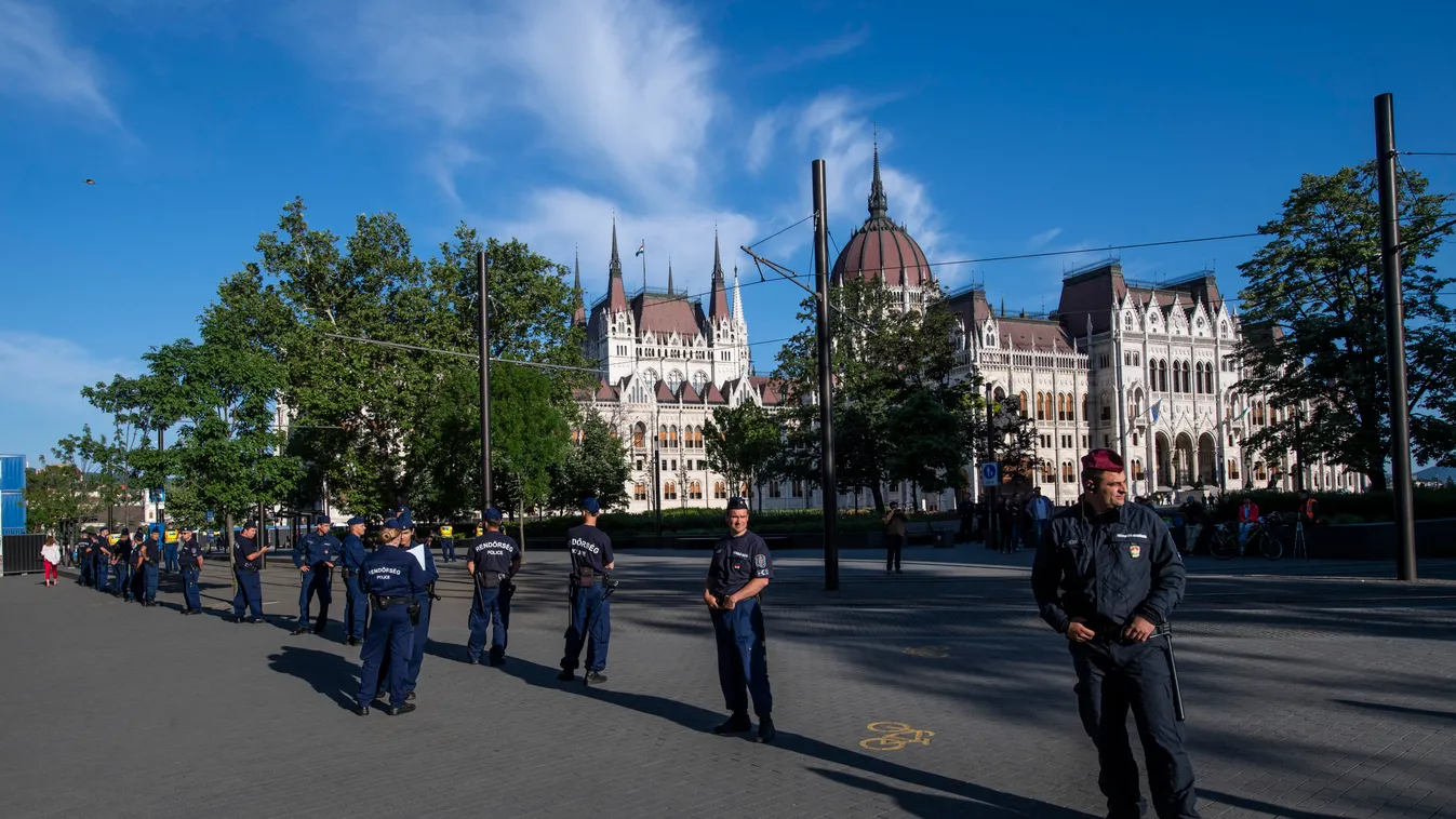 Rendőrök parlament 