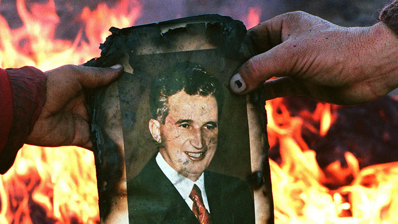 látogatható lesz Nicolae Ceausescu kivégzőhelye, Ceausescu képét égetik 1989 decenberében a romániai forradalom idején