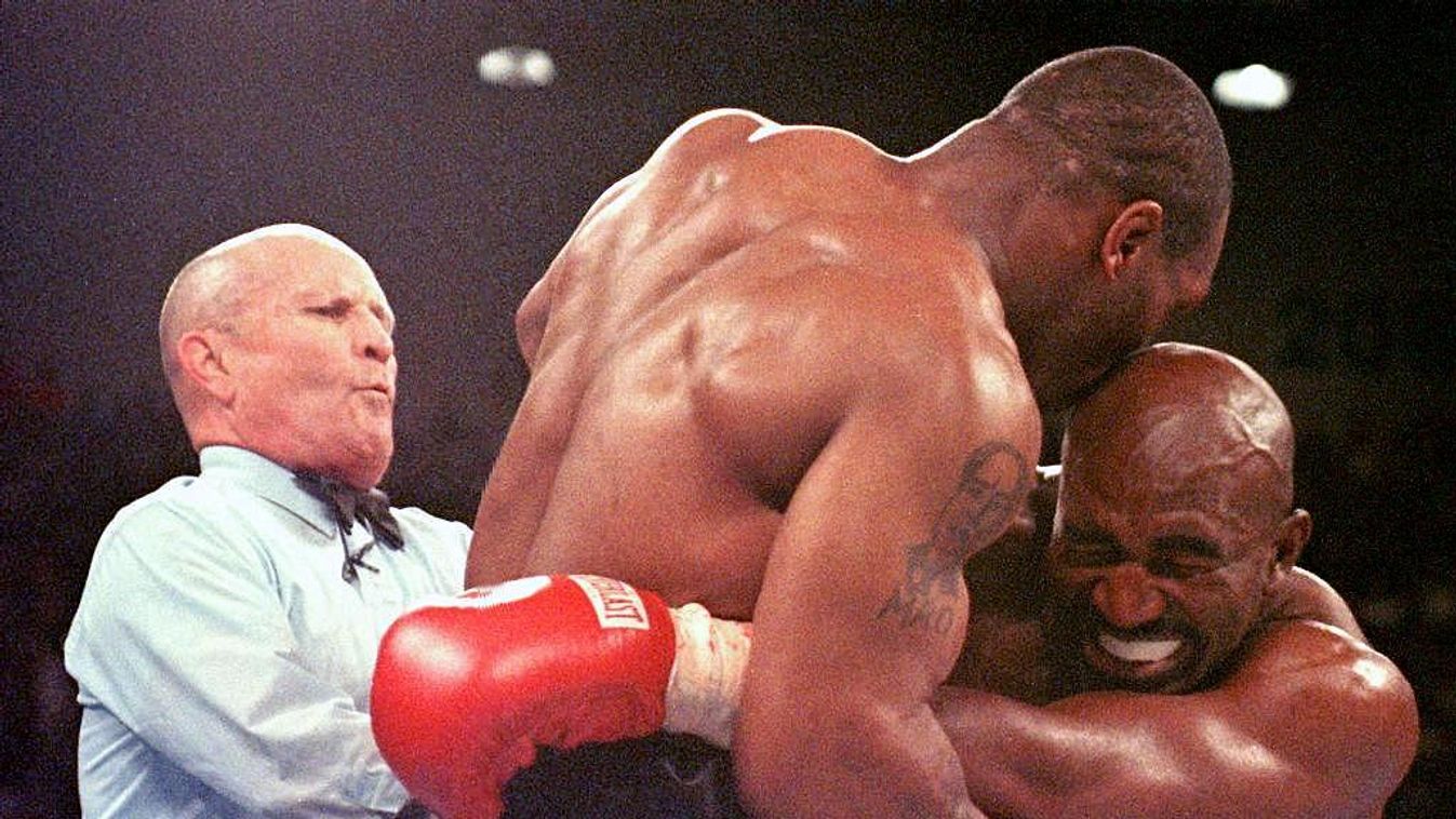 BOX-TYSON-HOLYFIELD-BITE 2 Horizontal REFEREE BOXING CLOSE UP ACTION BUST, Evander Holyfield, mike Tyson 