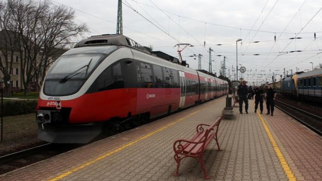 Eltüntetik a piros vonatokat a MÁV sínjeiről 