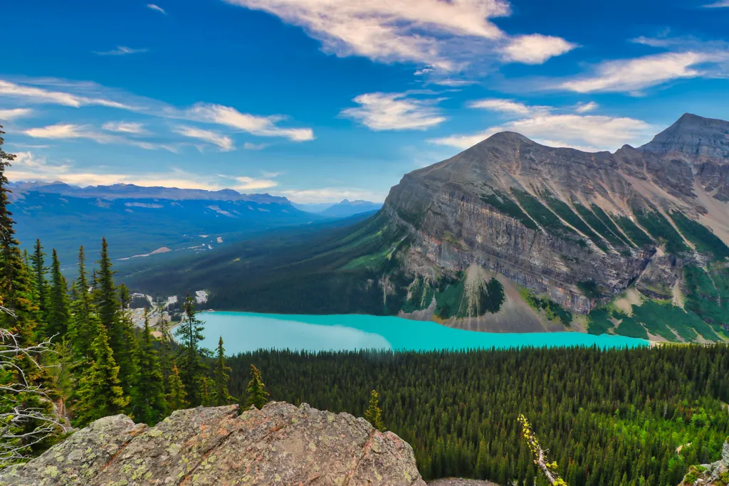 Türkizkék tó, havas hegycsúcsok: gyönyörű látvány a kanadai Louise-tó, galéria, 2023 