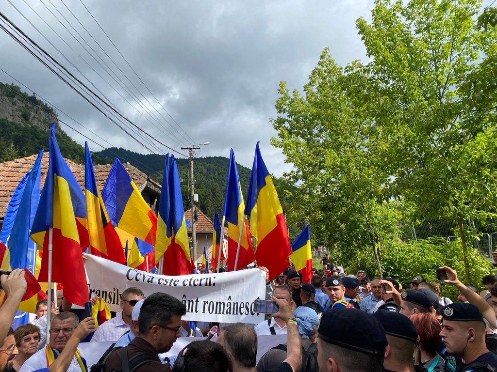 Románia, Tusványos, szélsőségesek, tüntetés 