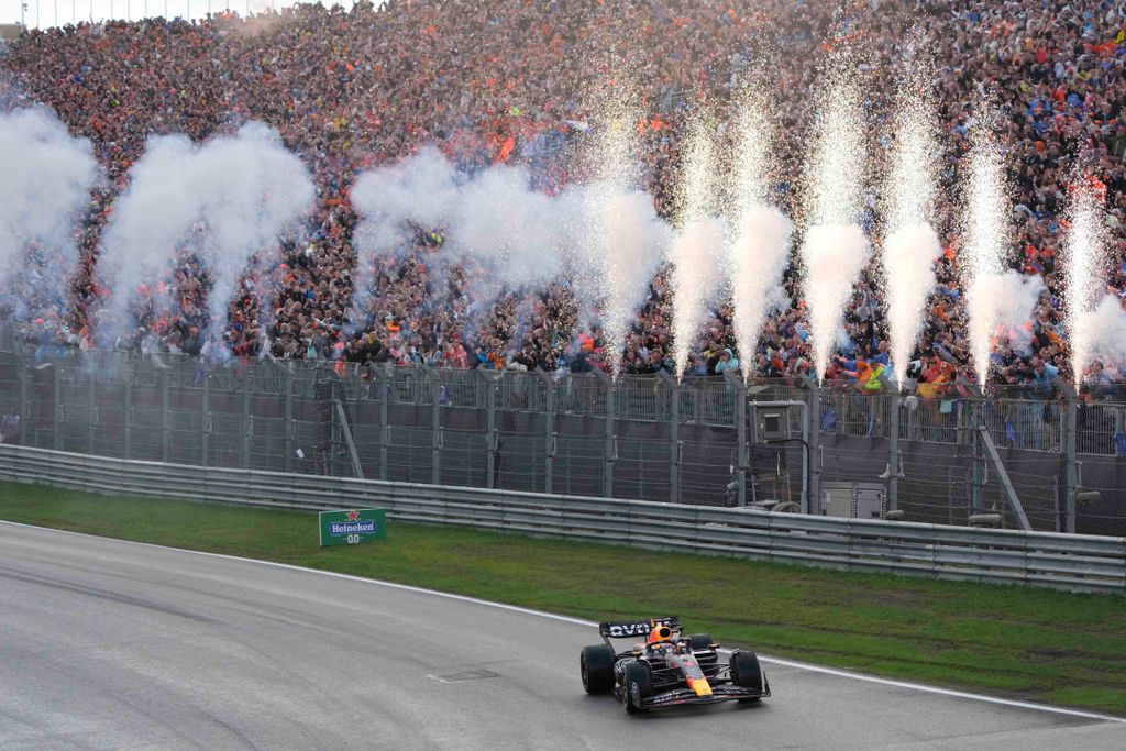 VERSTAPPEN, Max Zandvoort, 2023. augusztus 27.
Max Verstappen, a Red Bull holland versenyzője ünnepel, miután megnyerte a Forma-1-es autós gyorsasági világbajnokság Holland Nagydíját a zandvoorti pályán 2023. augusztus 27-én.
MTI/AP/Peter Dejong 