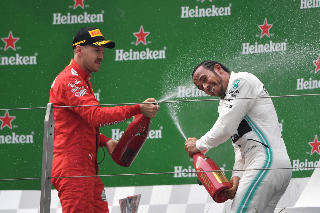 Forma-1, Kínai Nagydíj, Sebastian Vettel, Lewis Hamilton, pezsgőzés 