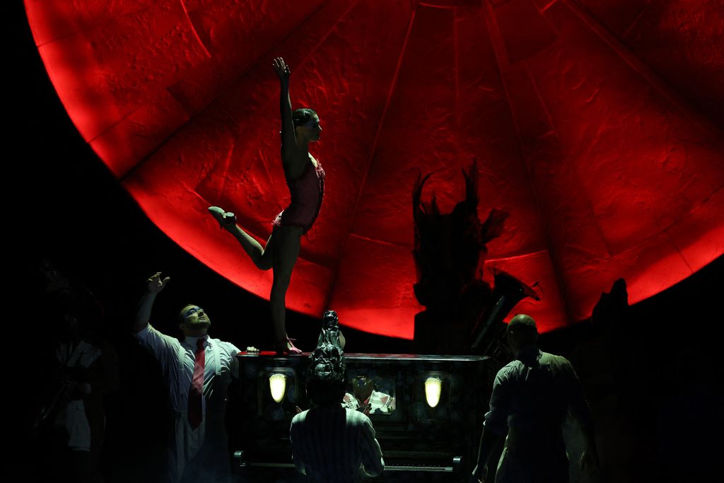 tánc, Luzia of the Cirque du Soleil, előadás, Madrid 