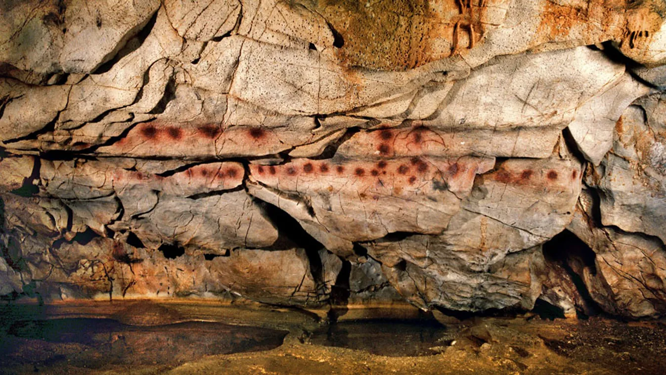 El Castillo, barlangrajz, absztrakt alakzatok. Európa ma ismert legősibb, több mint 40800 éves barlangrajzai az El Castillo barlangban, 2012. június.