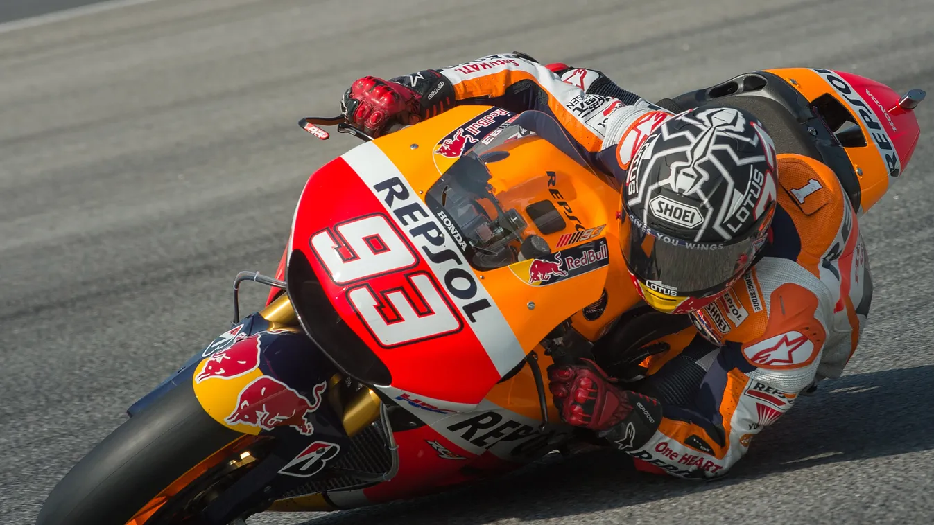 Repsol Honda Team rider Marc Marquez of Spain takes a curve during the third and final day of MotoGP test races at the Sepang circuit outside Kuala Lumpur on February 25, 2015. AFP PHOTO / MOHD RASFAN 