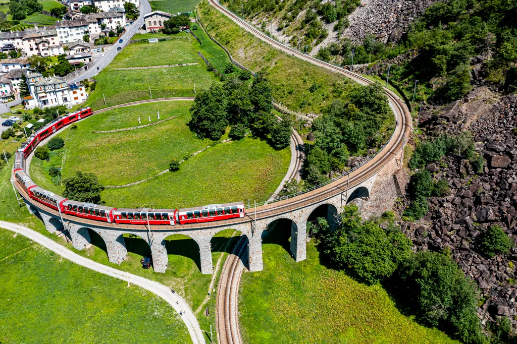 Brusiói spirálviadukt Brusio Svájc 