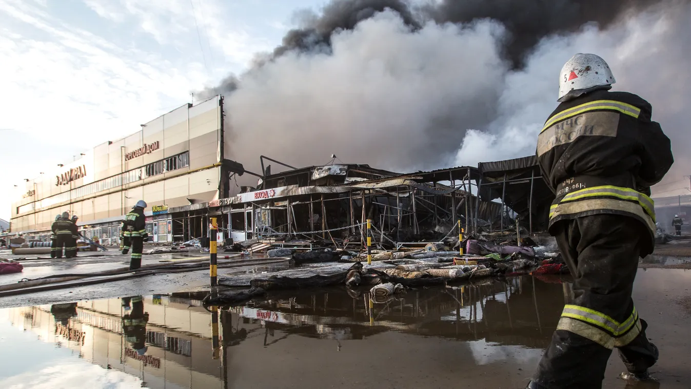 Admiral shopping mall fire in Kazan HORIZONTAL SQUARE FORMAT 