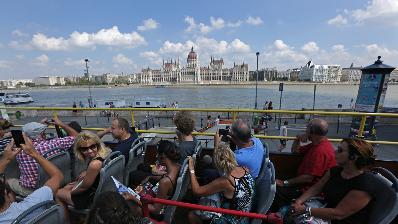 Turisták Budapesten 2014 augusztusában 