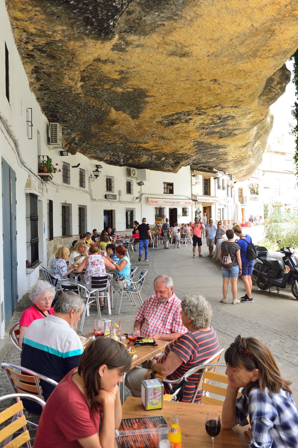 Setenil de las Bodegas 