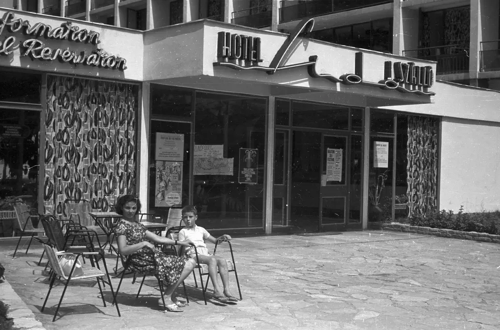 szállodagyár galéria hotel

Magyarország,
Balaton,
Siófok
Petőfi sétány, Lidó Szálló.
ÉV
1967 