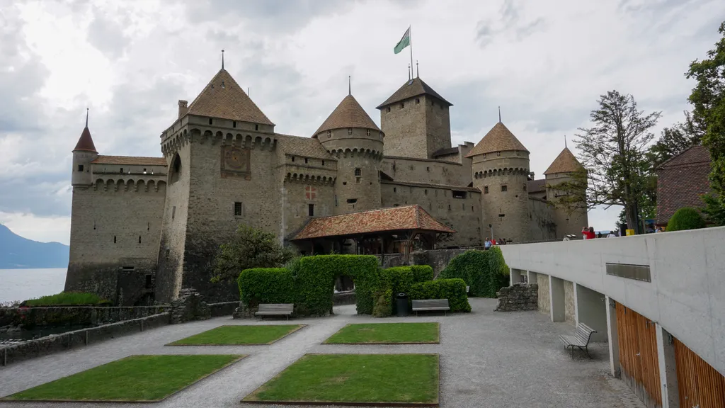 Chillon kastély, Château de Chillon, szigetvár, Genfi-tó, Veytaux-tól délre, a tó keleti vége, Montreux és Villeneuve közötti keskeny parton, Chillon, középkori várak, Svájc, Európa 