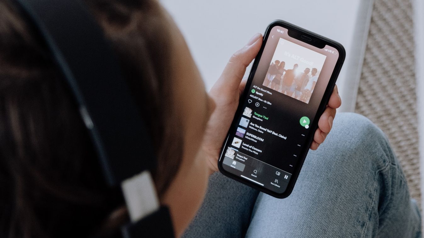 spotify zenehallgatás fejhallgató okostelefon mobil 