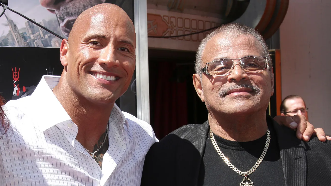 Dwayne Johnson és az apja, Rocky Johnson 2015-ben 