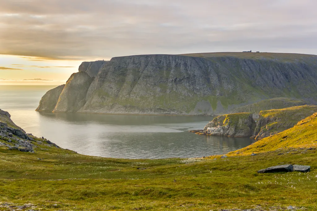 norvégia, északi, európa legészakibb pontja, Nordkapp, North Cape, finnország, északi tenger, szobor, turista köszpont 