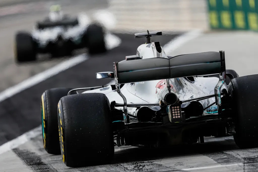 A Forma-1-es Bahreini Nagydíj pénteki napja, Lewis Hamilton, Mercedes-AMG Petronas 