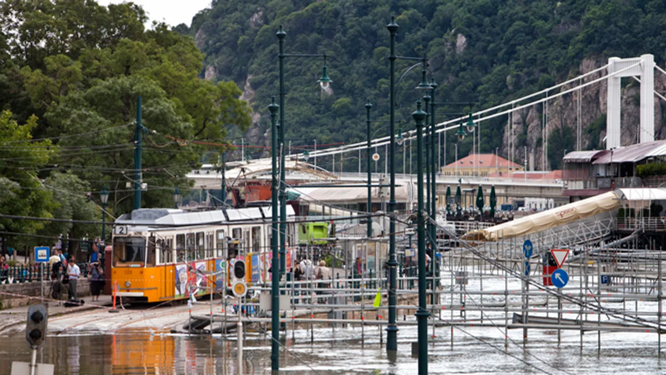árvíz, áradás, Budapest, pesti rakpart, Széchenyi tér, 2-es villamos 